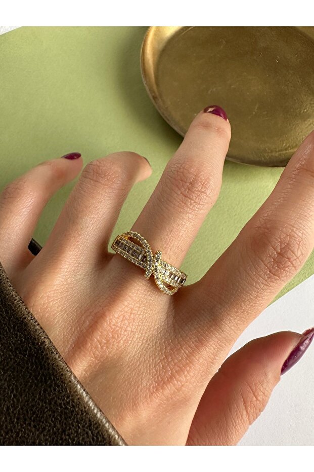Gold Jewelled Curved Ring