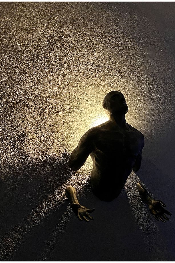 Wall Man Duvar Dekoru Duvar Adam Heykeli Duvardan Çıkan Adam Dekoru El Boyaması - 2