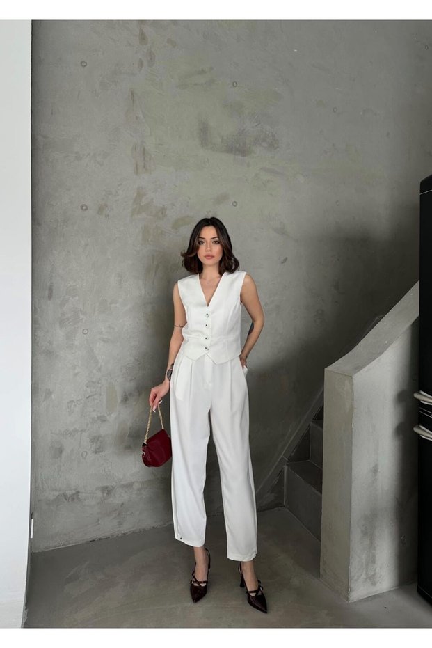 White Women's Buttoned Vest-Carrot Pants Two-Piece Summer Set