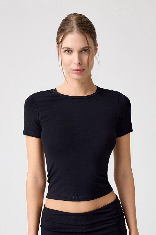 Los Ojos x Melodi Siyah Bedene Oturan Tişört Short Fitted