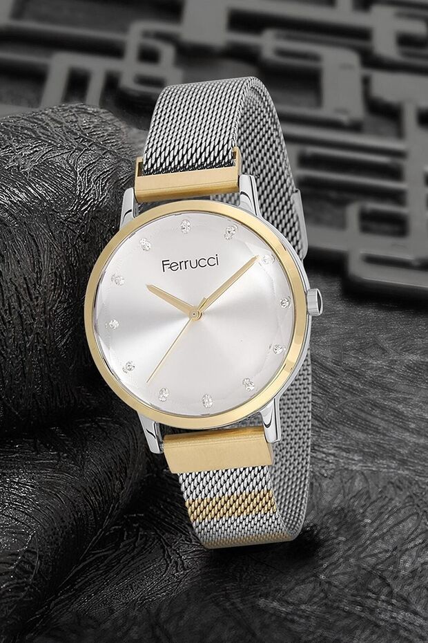 Women's Wristwatch with Magnetic Straw Strap