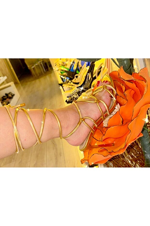 Çapraz bağcıklı topuklu açık ayakkabı - 1