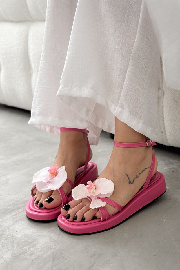 Orkidea Fuchsia Flower Detailed Women's Sandals