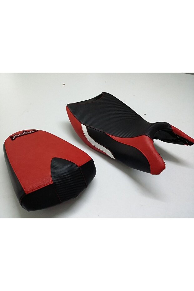 غطاء السرج الأحمر المتوافق مع Pulsar 200ns - 1