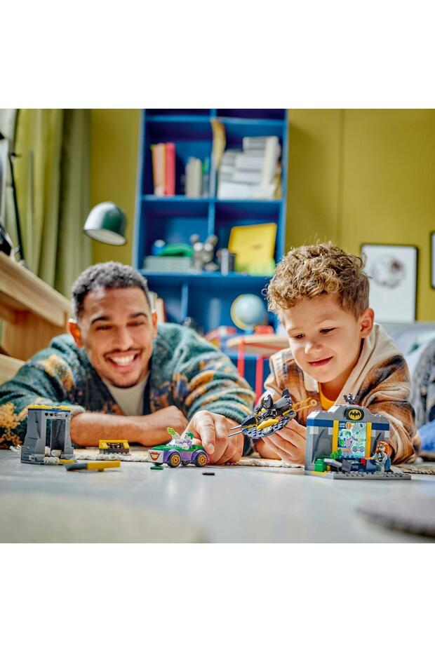 ® DC Batman™: Batman™, Batgirl™ ve Joker™ ile Batcave™ 76272 - 4 Yaş ve Üzeri Set (184 Parça) - 5
