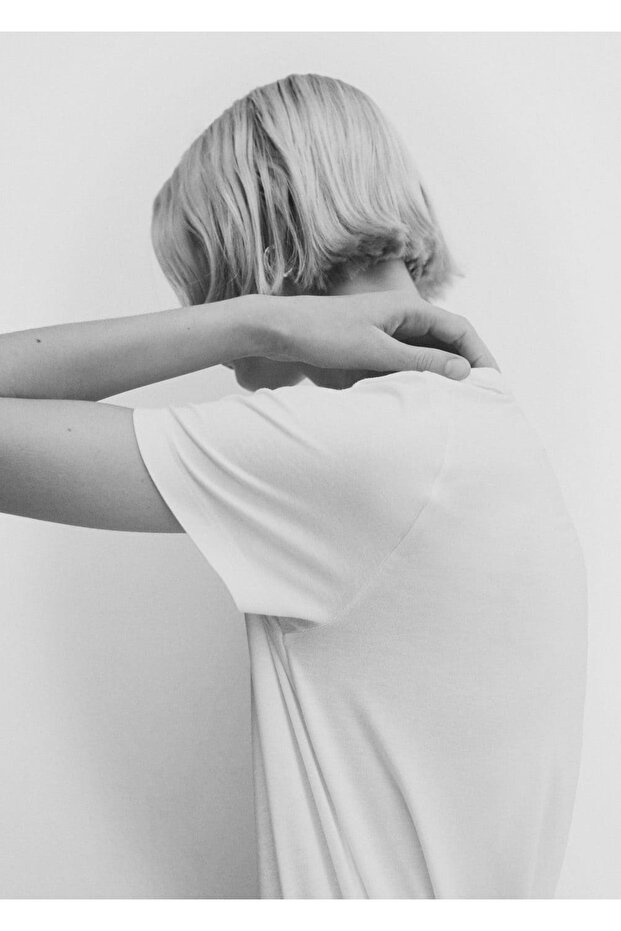 V yakalı tişört - 5