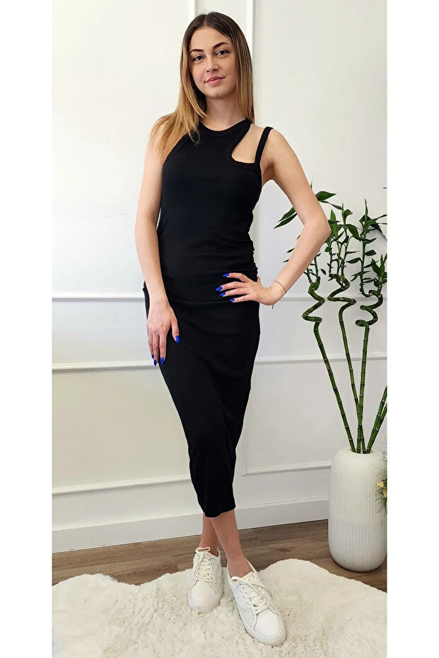 90696 فستان أسود بحمالات