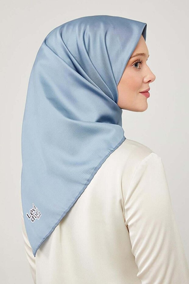 وشاح بوليستر من نسيج التويل بلون أزرق فاتح