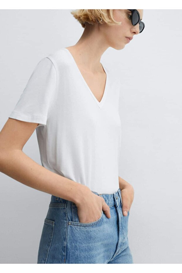 V yakalı tişört - 1