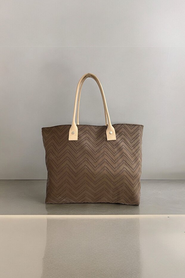 حقيبة كبيرة منقوشة باللون البني - 2