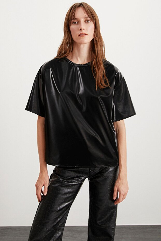Feleca Shiny Coated Black Women's T-shirt - Crew Neck, Short Sleeve