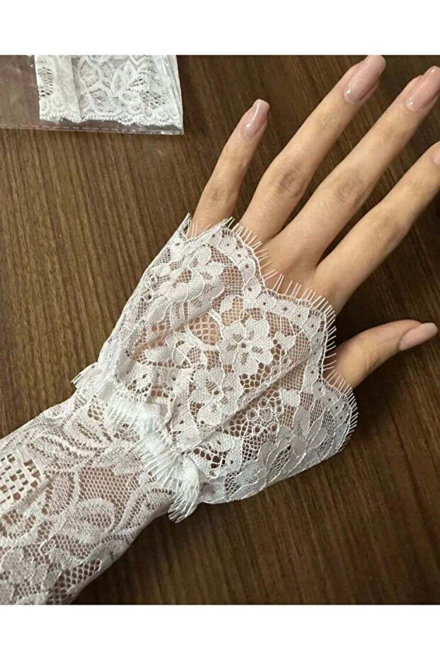 Lace Detailed Sleeve