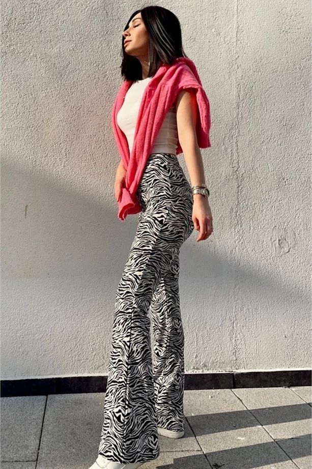 Ekru-siyah Krep Kumaş Zebra Desenli Likralı Yüksek Bel Toparlayıcı Ispanyol Paça Tayt Pantolon - 2
