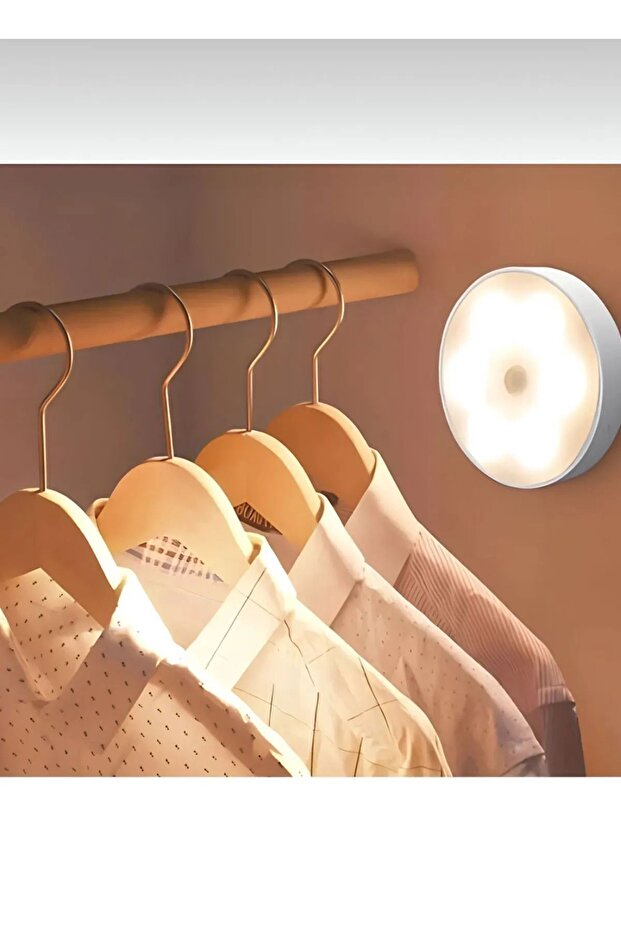 مصباح LED مزود بمستشعر وقابل لإعادة الشحن عبر USB