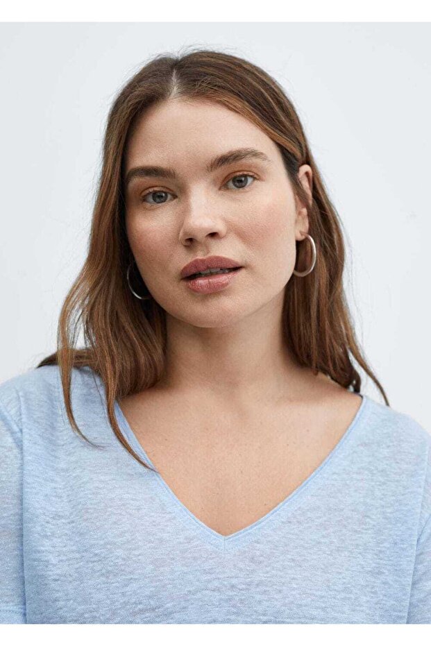 V yakalı keten tişört - 7