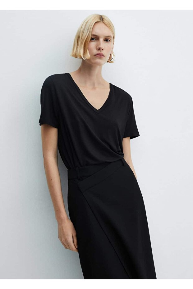 V yakalı tişört - 1