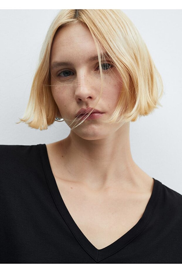 V yakalı tişört - 8