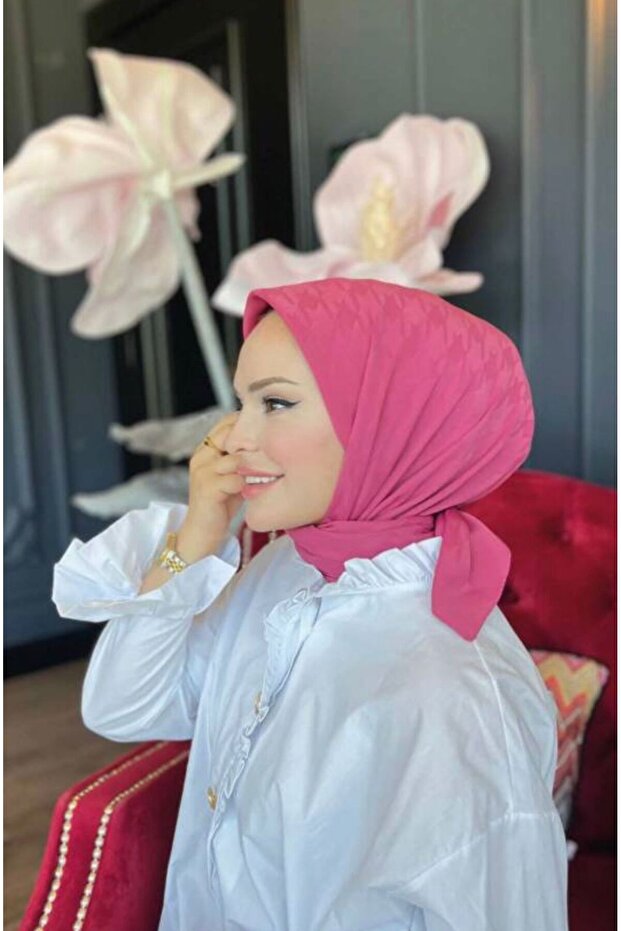 وشاح جاكار بنمط هاوندستوث