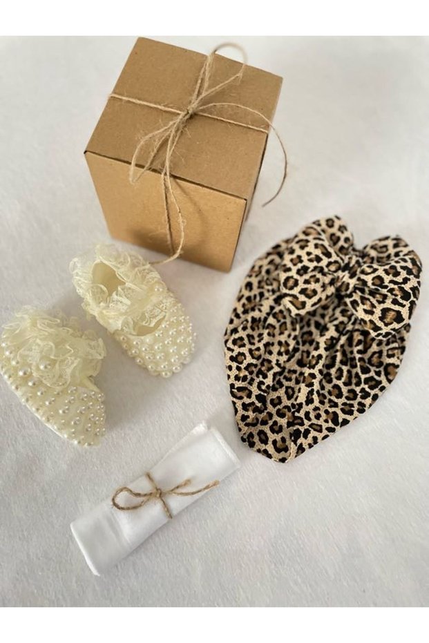 Welcome Baby / NEWBORN GIRL GIFT SET / GIFT BOX