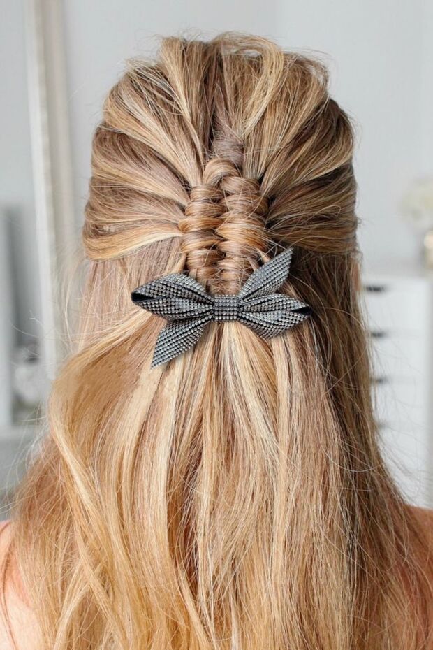 Stone Covered Bow Buckle
