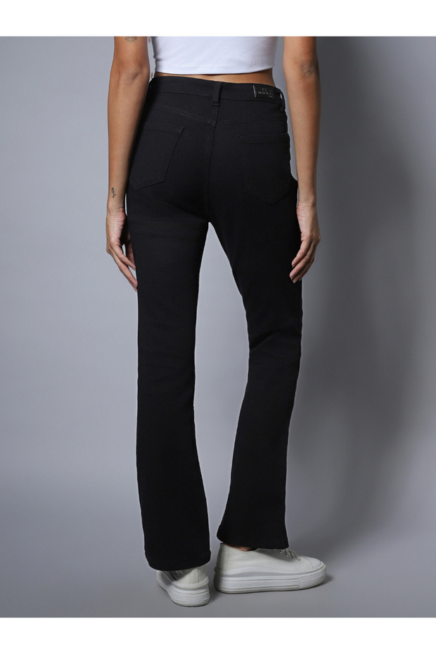 Solid Mid Rise Bootcut Jeans - 4