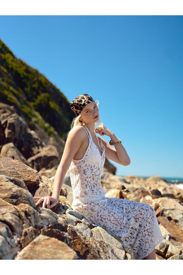 Ecrufarbenes Spitzenkleid mit Riemchen - 4