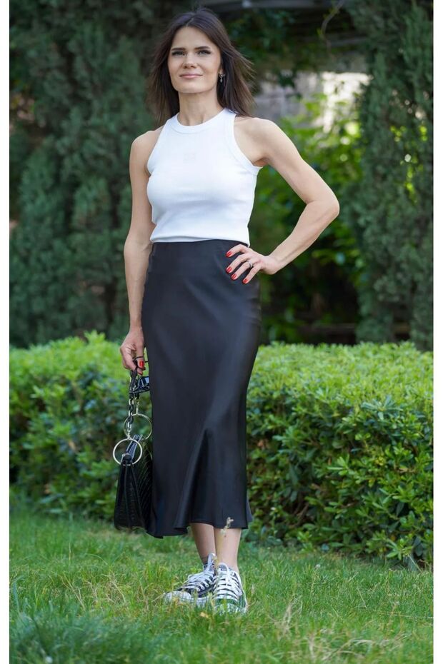 Fustă neagră din Satin - 1