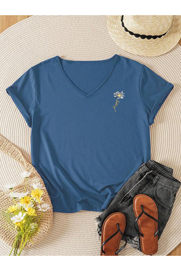Women's V-Neck Daisy Printed Regular Fit Fit Tshirt