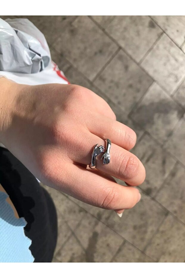 رومانسية تعانق الأيدي الدائري - 3