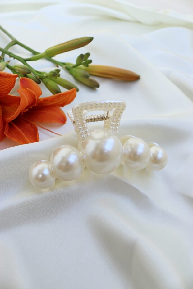 Women's Large Pearl Ellipse Latch Buckle