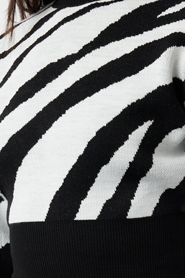 Schwarzer Crop-Strickpullover mit Zebramuster TWOAW21KZ0010 - 4