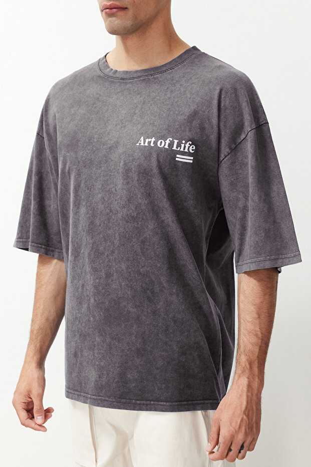 Antrasit Oversize/Geniş Kesim Soluk Efektli Yazı Baskılı %100 Pamuklu T-Shirt TMNSS23TS00166 - 4