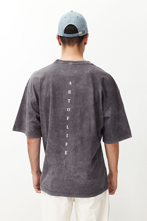 Antrasit Oversize/Geniş Kesim Soluk Efektli Yazı Baskılı %100 Pamuklu T-Shirt TMNSS23TS00166 - 1