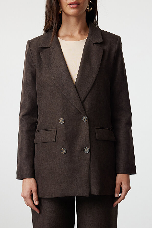 Marynarka i spodnie w brązowym kolorze z materiału przypominającego len, komplet TCTSS24US00079 - 4