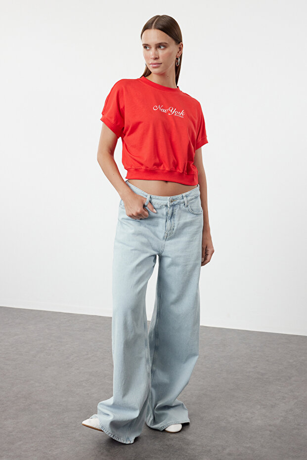 Kırmızı %100 Kalın Pamuklu Slogan Baskılı Crop Örme T-Shirt TWOSS24TS00013 - 2