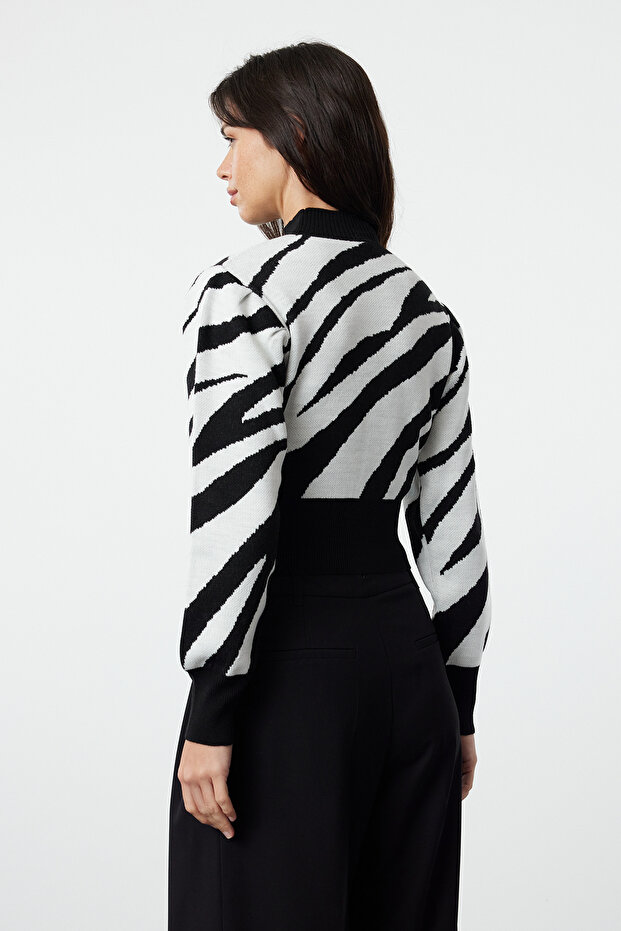 Schwarzer Crop-Strickpullover mit Zebramuster TWOAW21KZ0010 - 5