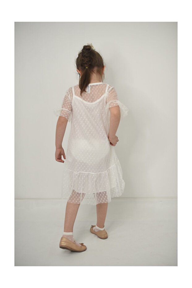 Devojčica u ecru haljini - 3