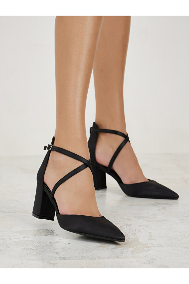 Criss Cross Pointed Toe Block Heel Pumps