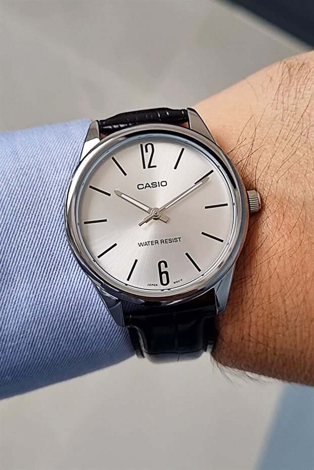 Black Leather Strap Metallic Dial Men's Wristwatch