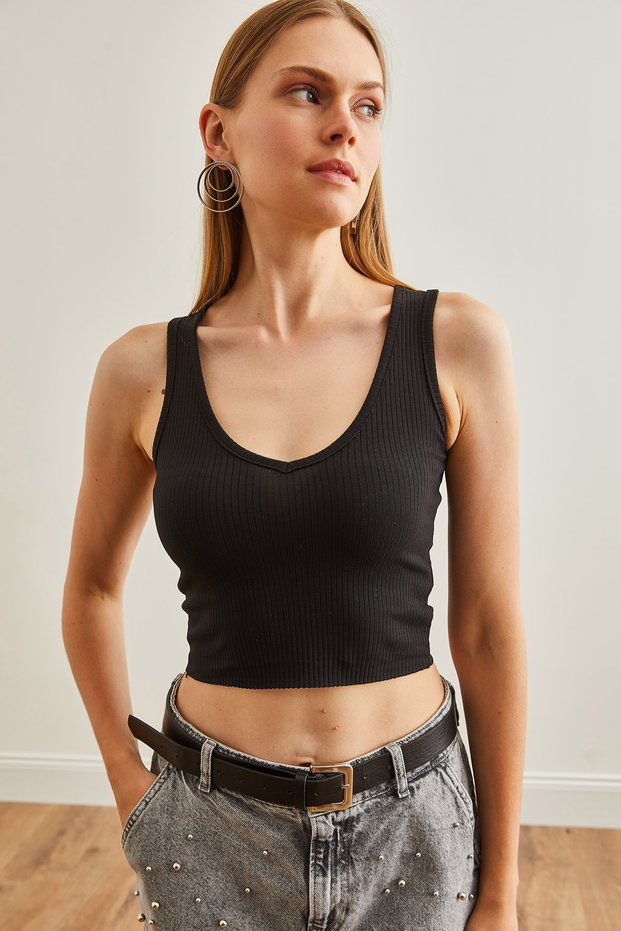 Black V-Neck Ribbed Women's Crop T-Shirt - TSH-19000825