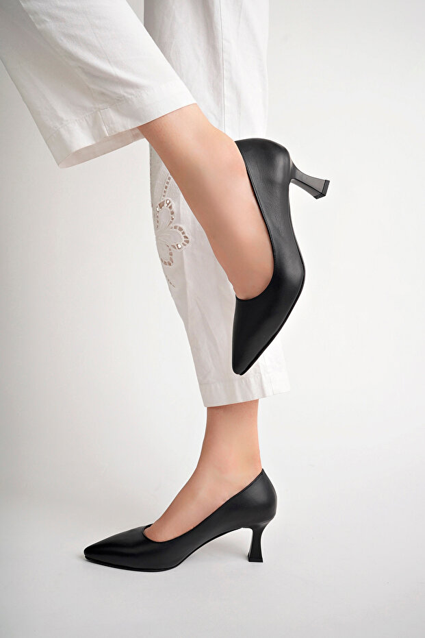 Genuine Leather Black Women's Leather Heeled Shoes TRC-92280