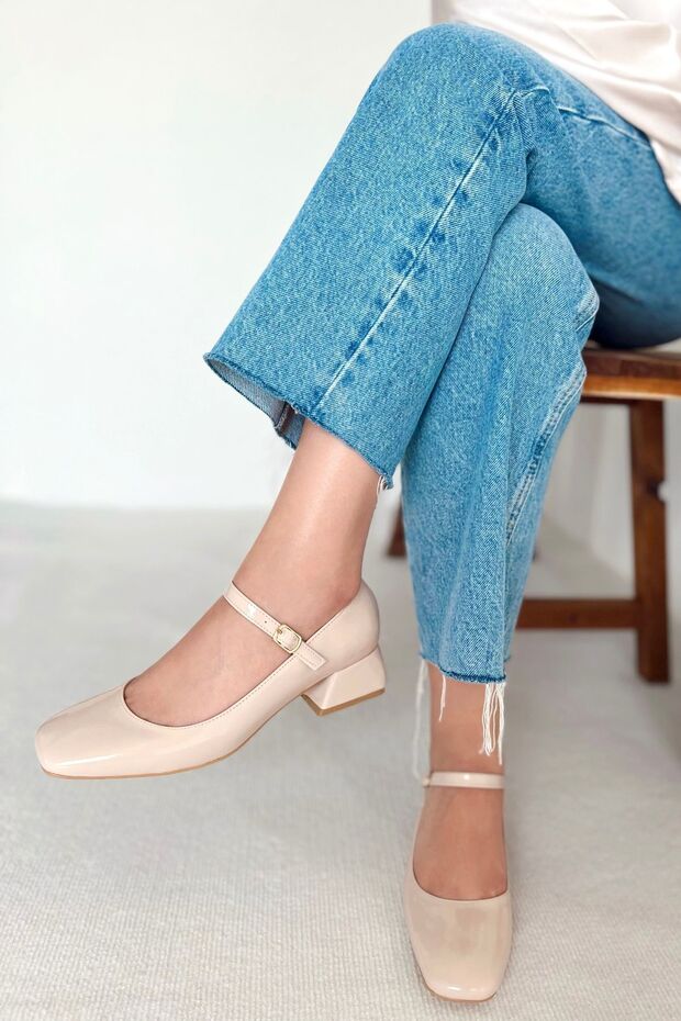 Grace Beige Nude Nude Patent Leather Closed Back Square Toe Cap Short Block Heeled Women's Shoes