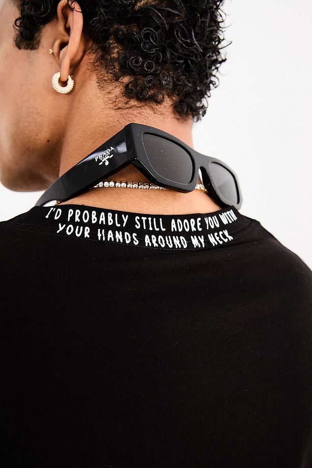 Siyah Oversize Yaka baskılı aplikeli tshirt unknown desire - 1