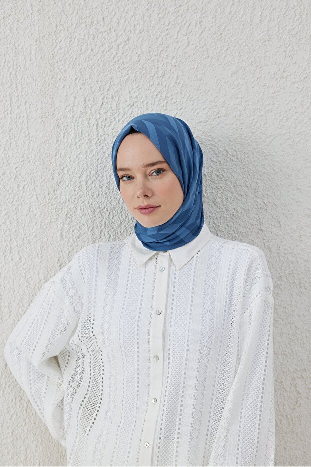 شال جاكار منقوش بنقشة متعرجة - 1