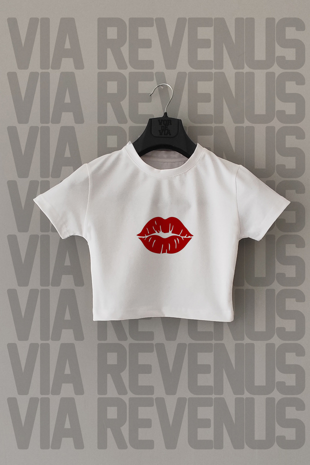 Lip Print Slim Fit Crew Neck Lycra White Crop Top