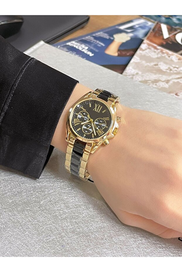 Quartz Women's Wristwatch with Roman Numerals