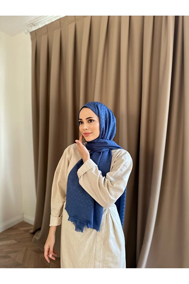 شال منقوش من بلوم - 1