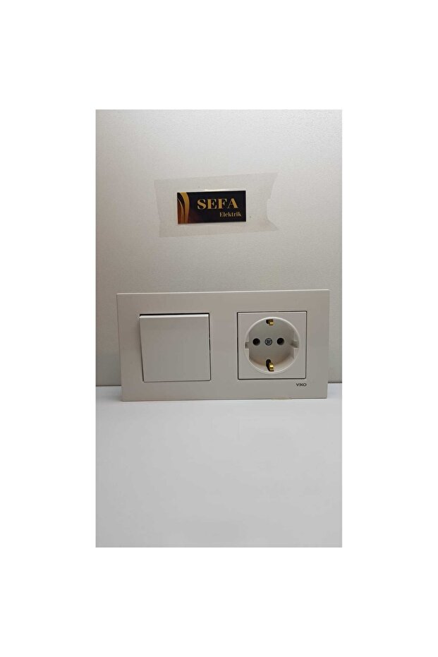 مفتاح ومقبس أرضي بإطار طقم مزدوج أبيض VIKO KARRE - 1