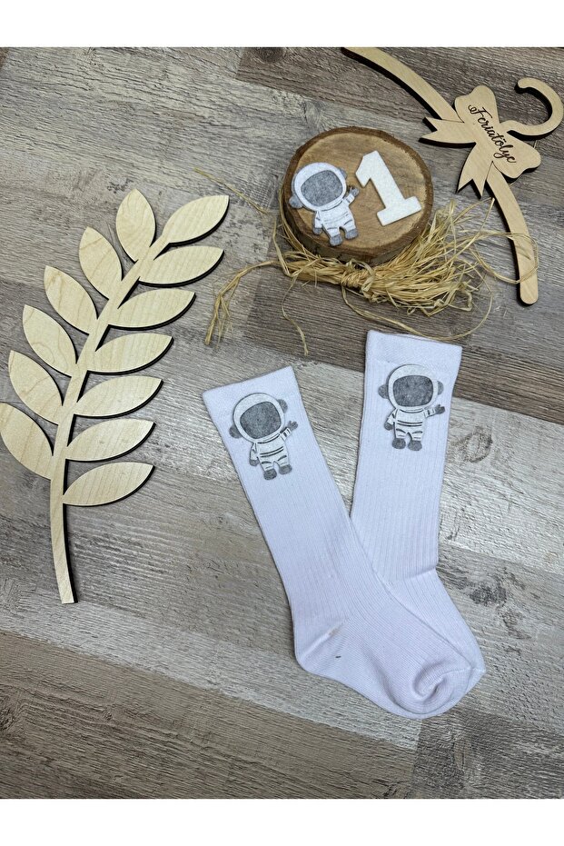 مفهوم الفضاء - جوارب للركبة على شكل رائد فضاء - 7