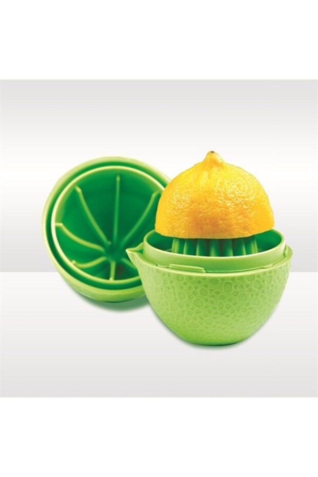Hygienic, practical, easy lemon squeezer with reservoir and lid